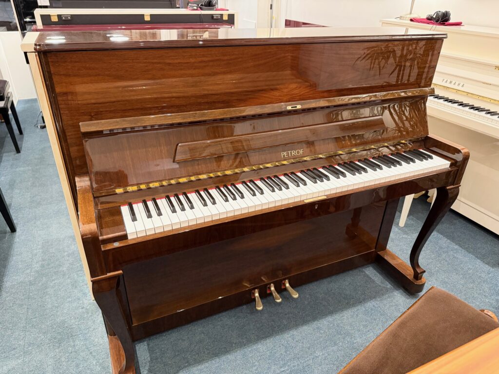 PETROF 118 Chippendale Renner