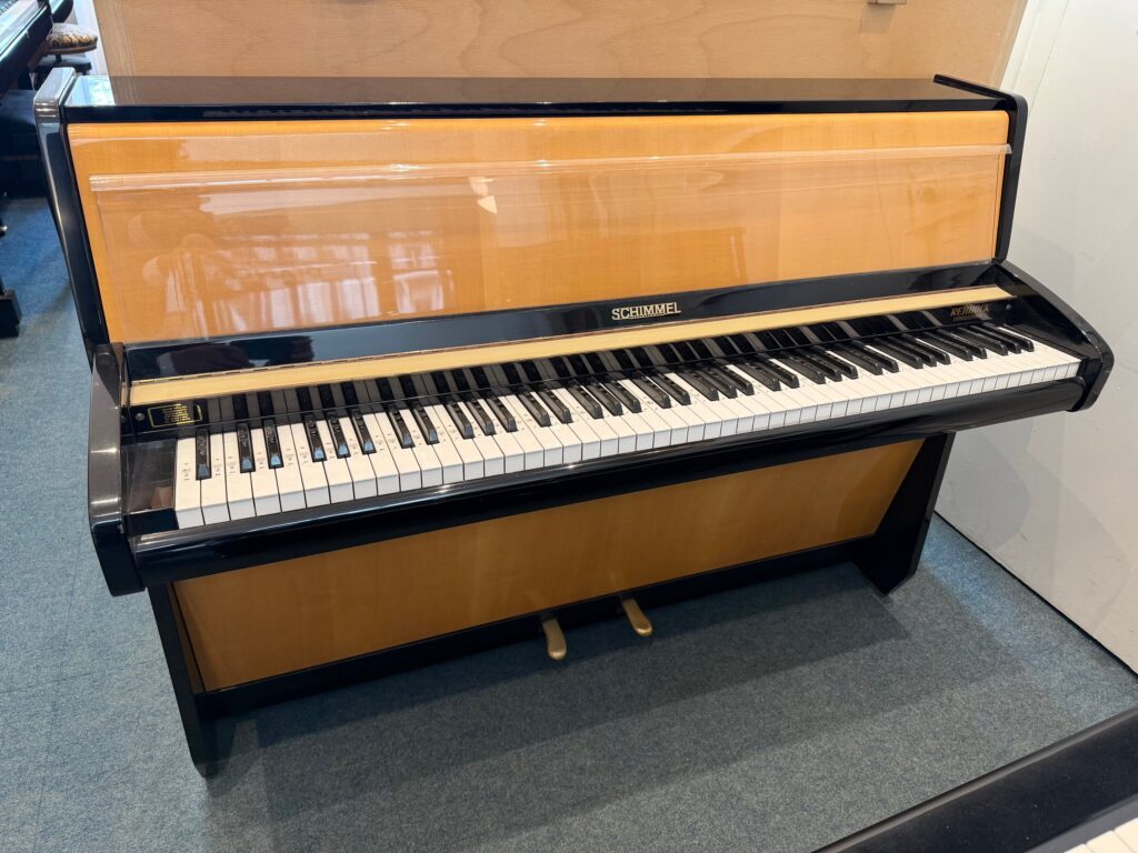 SCHIMMEL Model Capriccio bicolore plexi