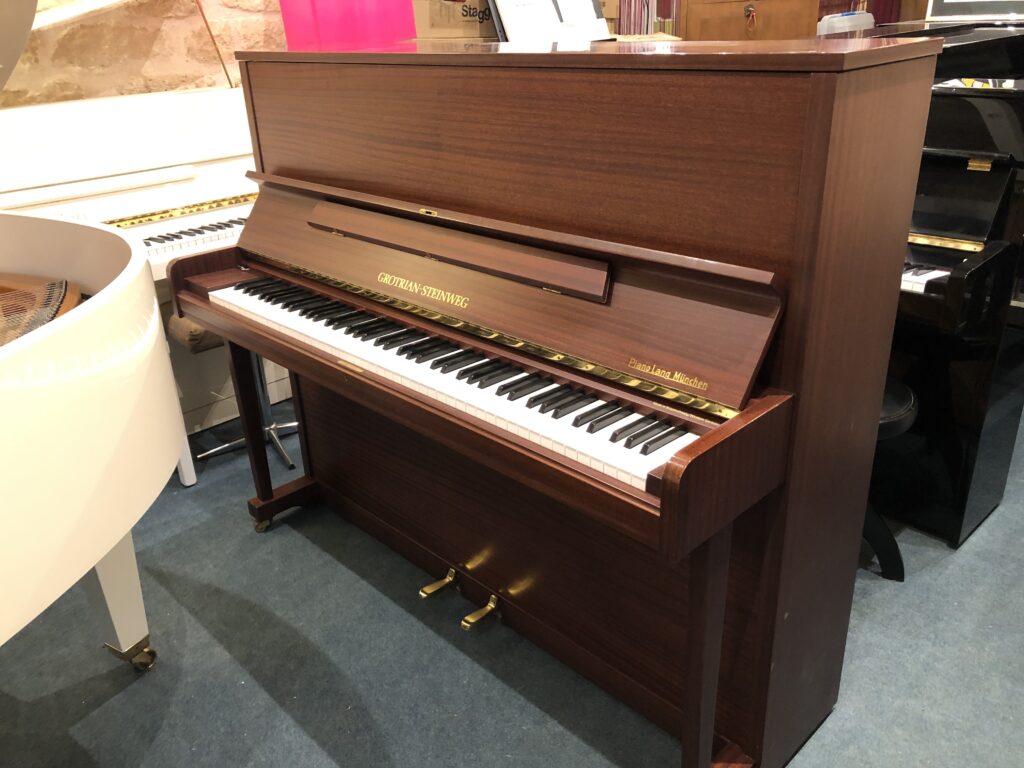 GROTRIAN-STEINWEG G-124 acajou satiné