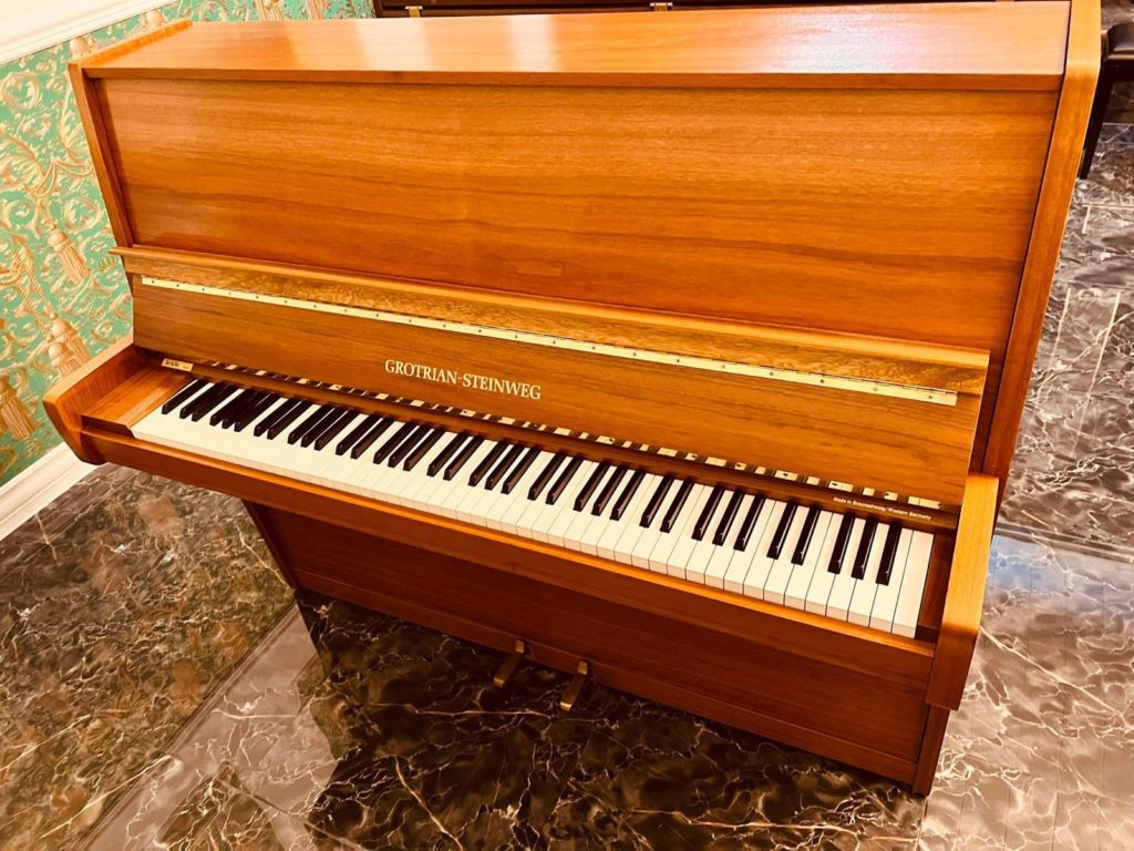 GROTRIAN-STEINWEG 122 College