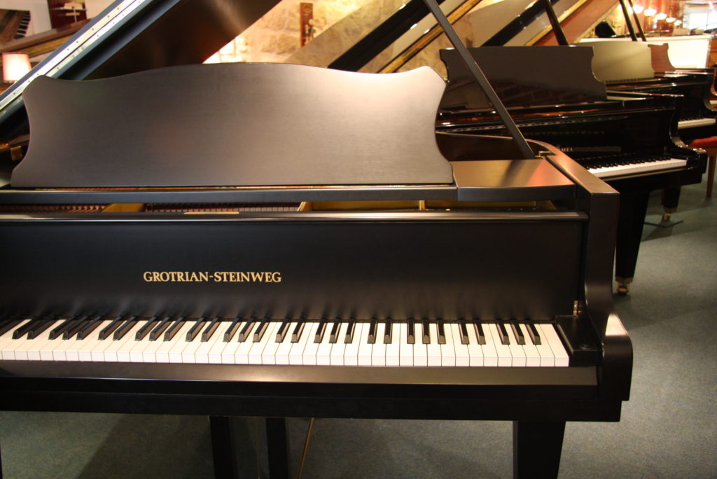 GROTRIAN-STEINWEG 192 Cabinet Noir satiné