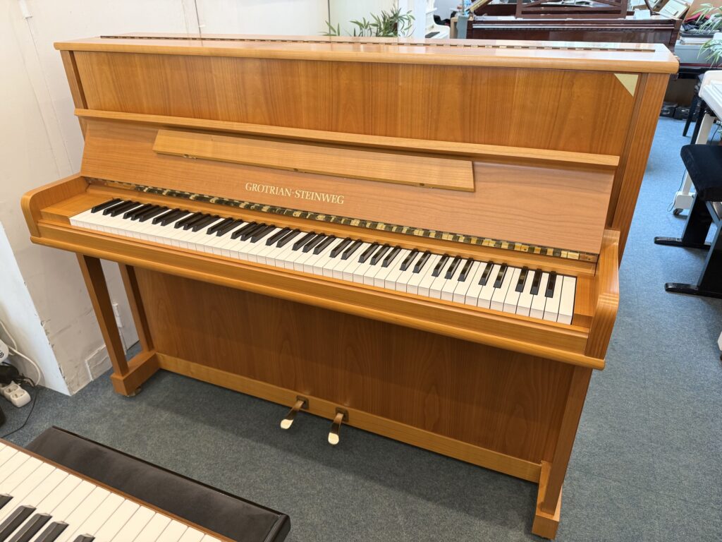 GROTRIAN-STEINWEG 114 CARAT