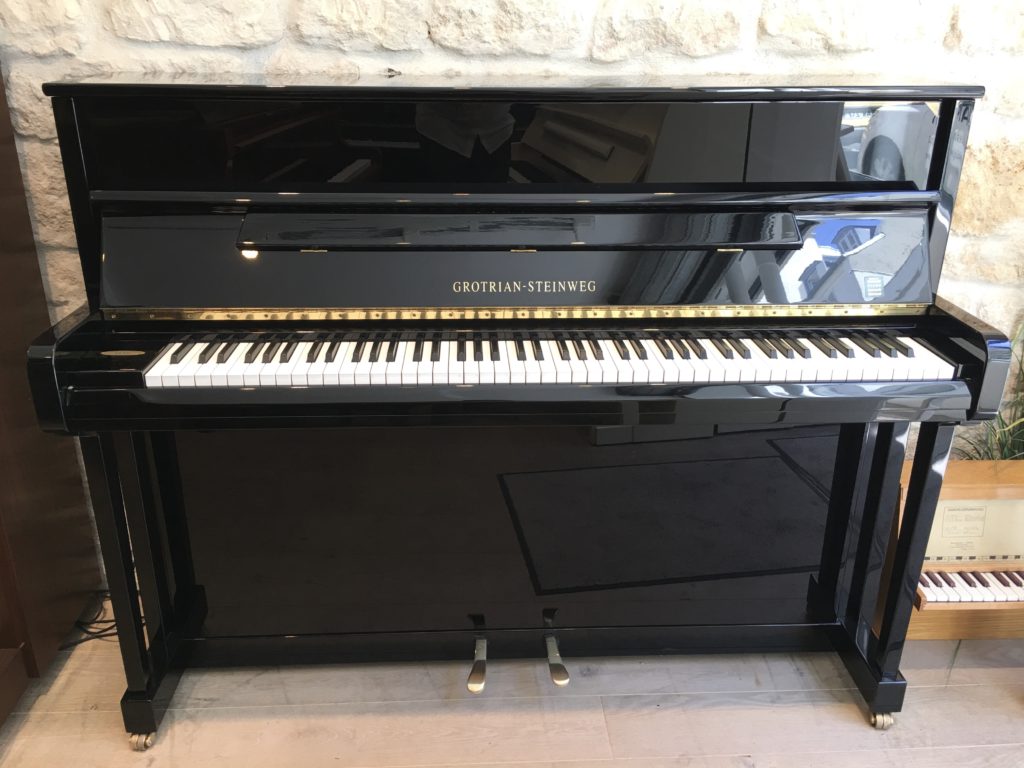 GROTRIAN-STEINWEG 116 CARAT Laqué Noir