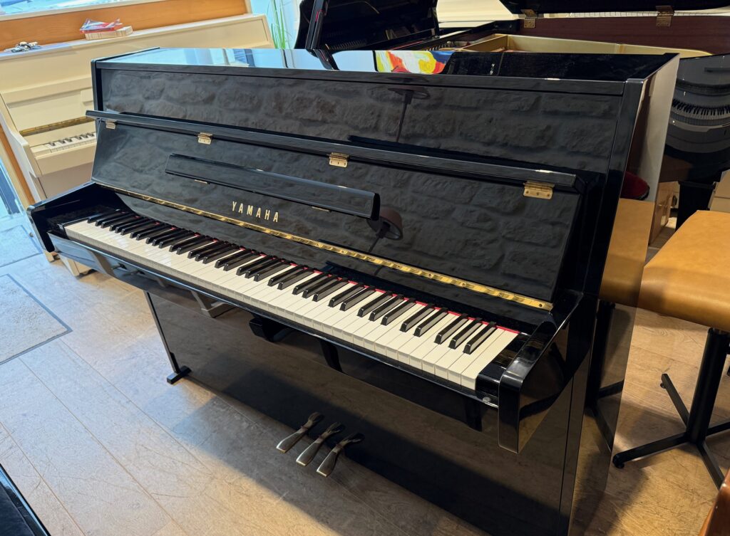 YAMAHA C108 Made in Japan