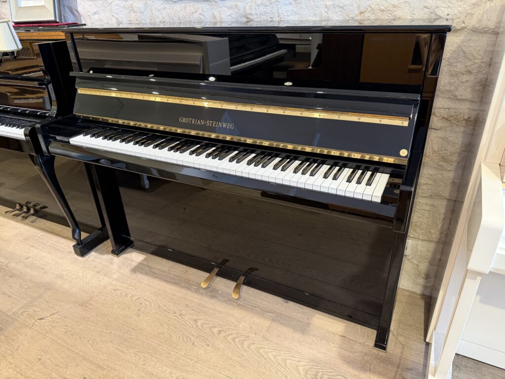 GROTRIAN-STEINWEG 116 E Laqué Noir
