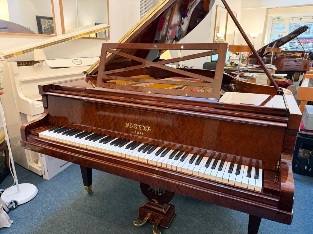 PLEYEL 1/4 de Queue modèle III bis – Acajou Pommelé